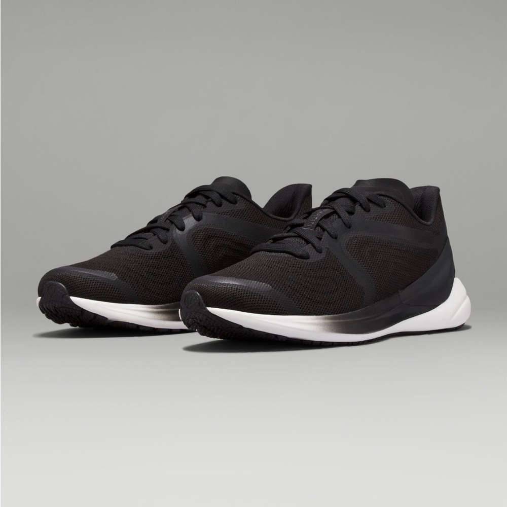 BRAND NEW LULULEMON Blissfeel 2 Shoes - Black/White - Size 9.5